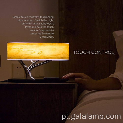 Candeeiro de mesa de madeira com base em árvore